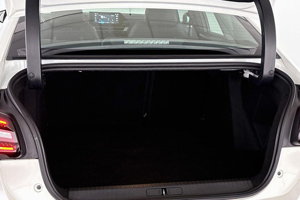 Citroën Ë-C4 (GKB89D) met abonnement