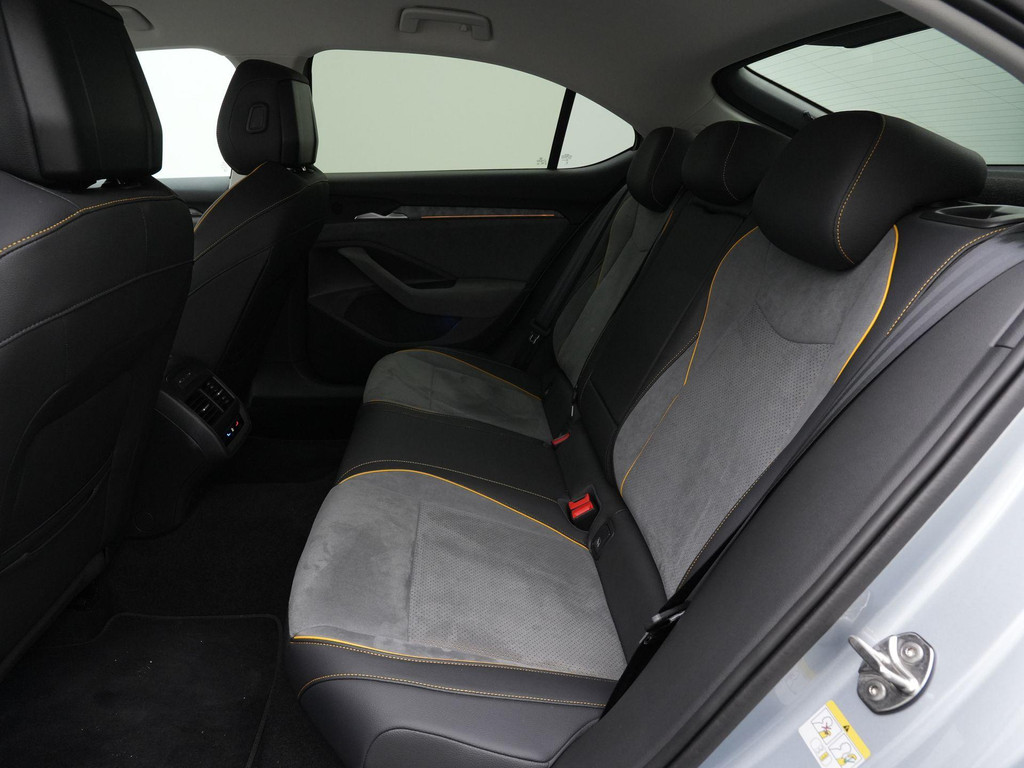 ŠKODA Superb (HKK19R) met abonnement