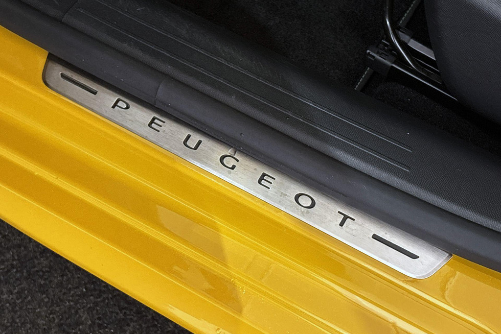 Peugeot 208 (P584GF) met abonnement