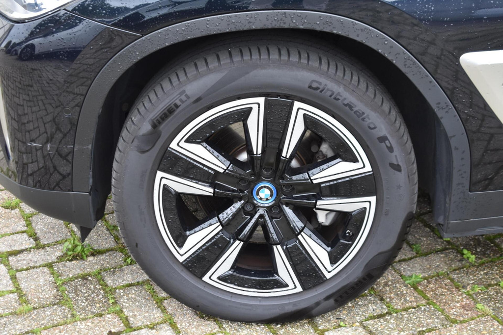 BMW iX3 (L715XX) met abonnement