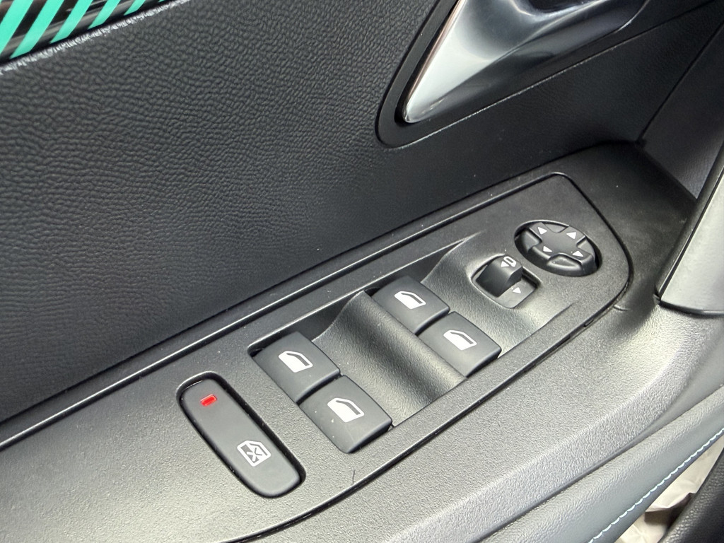 Peugeot e-2008 (L389TJ) met abonnement