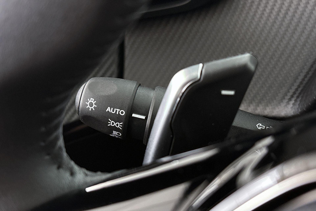 Peugeot 2008 (HHZ83L) met abonnement