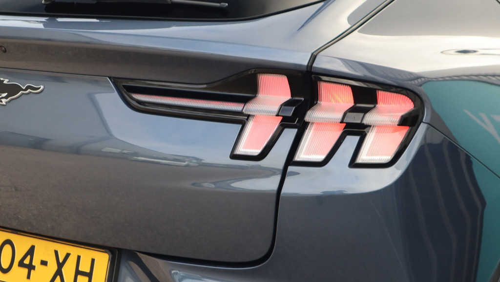 Ford Mustang Mach-E (L904XH) met abonnement