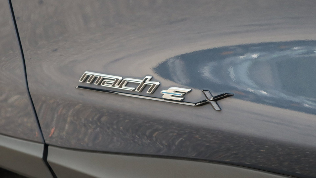 Ford Mustang Mach-E (L904XH) met abonnement