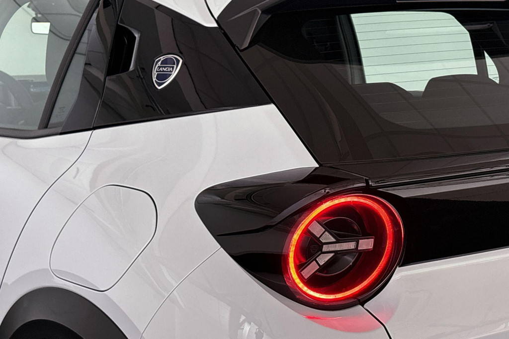 Lancia Ypsilon (HXF17L) met abonnement