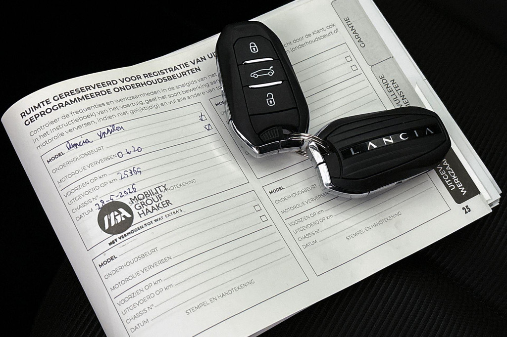 Lancia Ypsilon (HXF17L) met abonnement