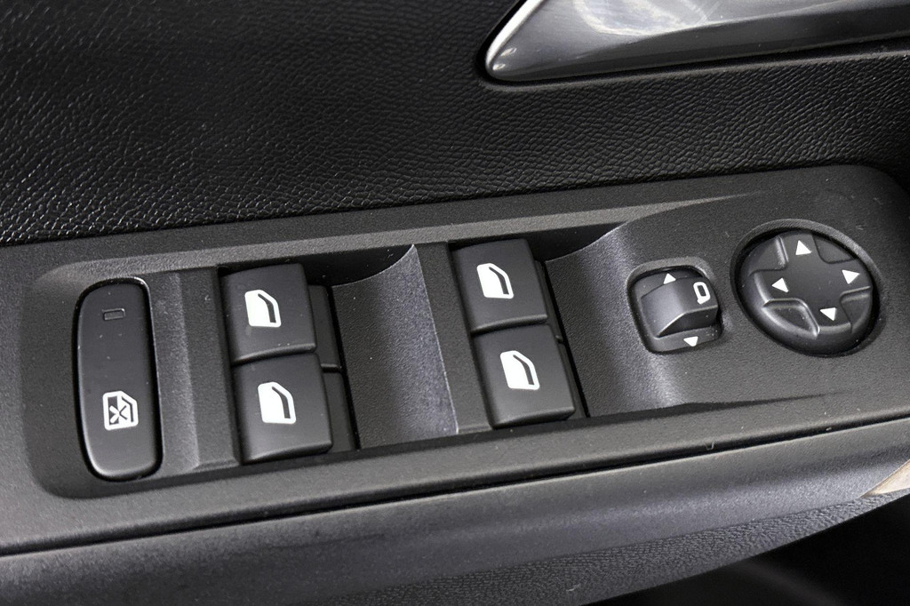 Lancia Ypsilon (HXF17L) met abonnement