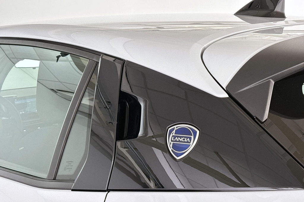 Lancia Ypsilon (HXF17L) met abonnement