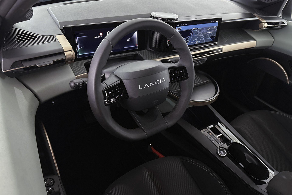 Lancia Ypsilon (HXF17L) met abonnement