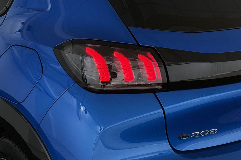 Peugeot e-208 (L750RV) met abonnement