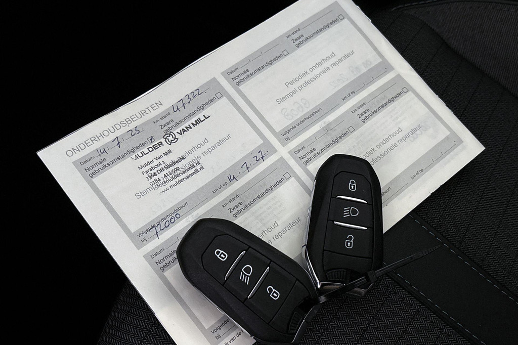 Peugeot e-208 (L750RV) met abonnement