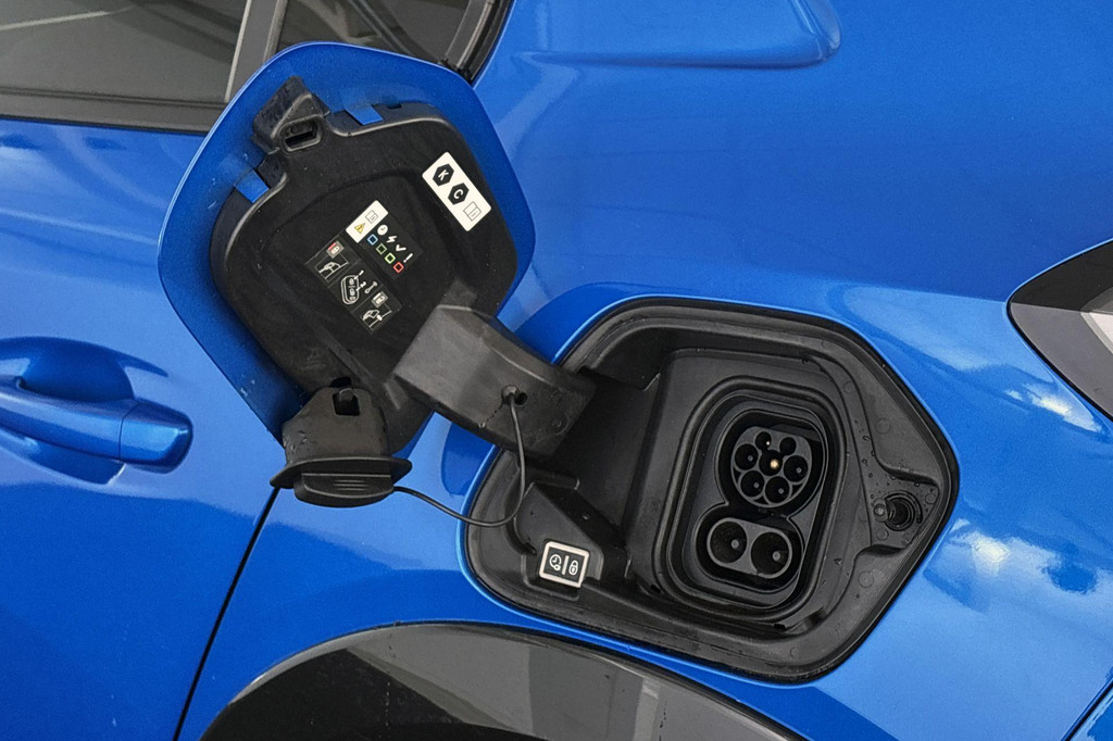 Peugeot e-208 (L750RV) met abonnement