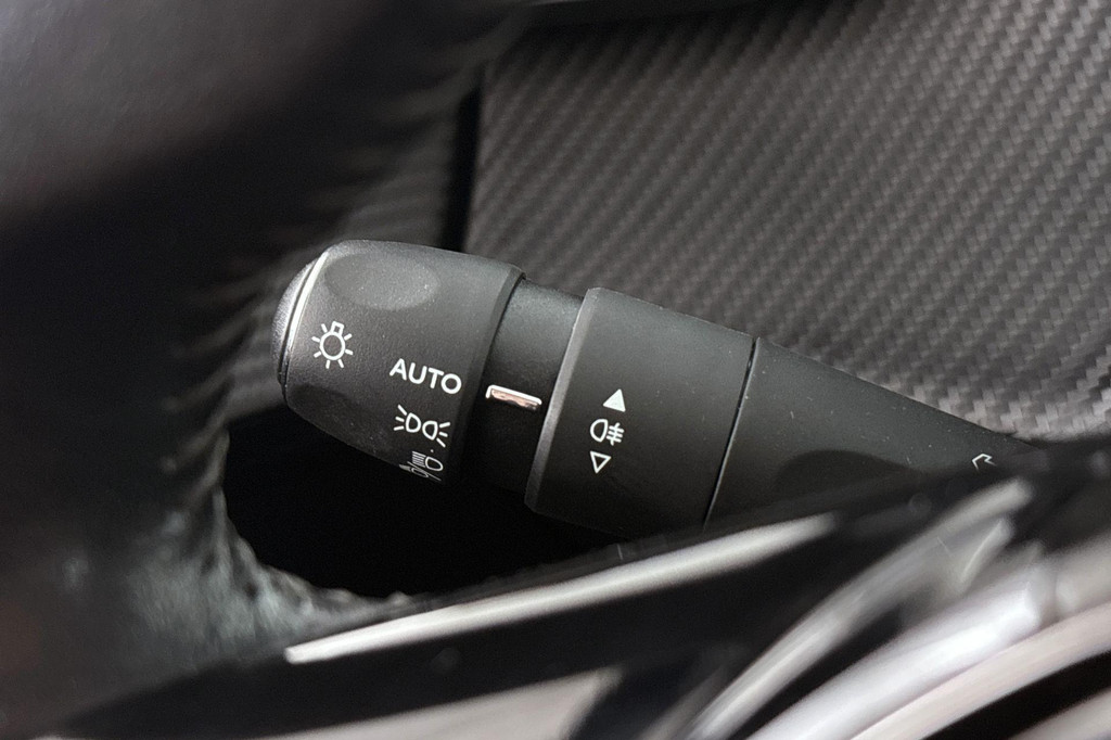 Peugeot e-208 (L750RV) met abonnement