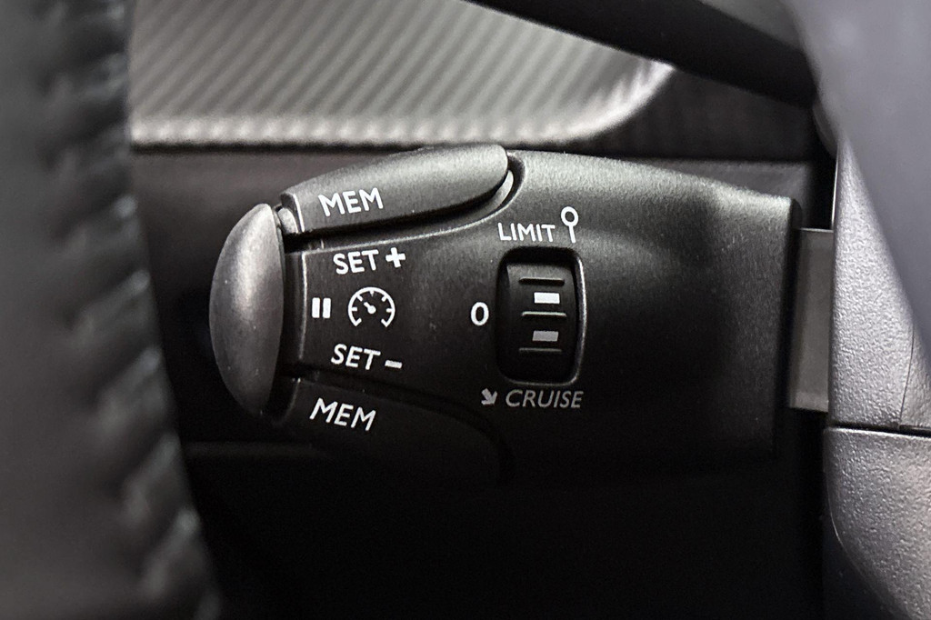 Peugeot e-2008 (KTP82Z) met abonnement