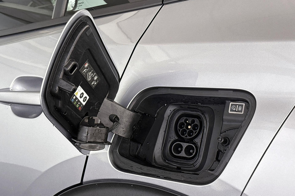 Peugeot e-2008 (KTP82Z) met abonnement
