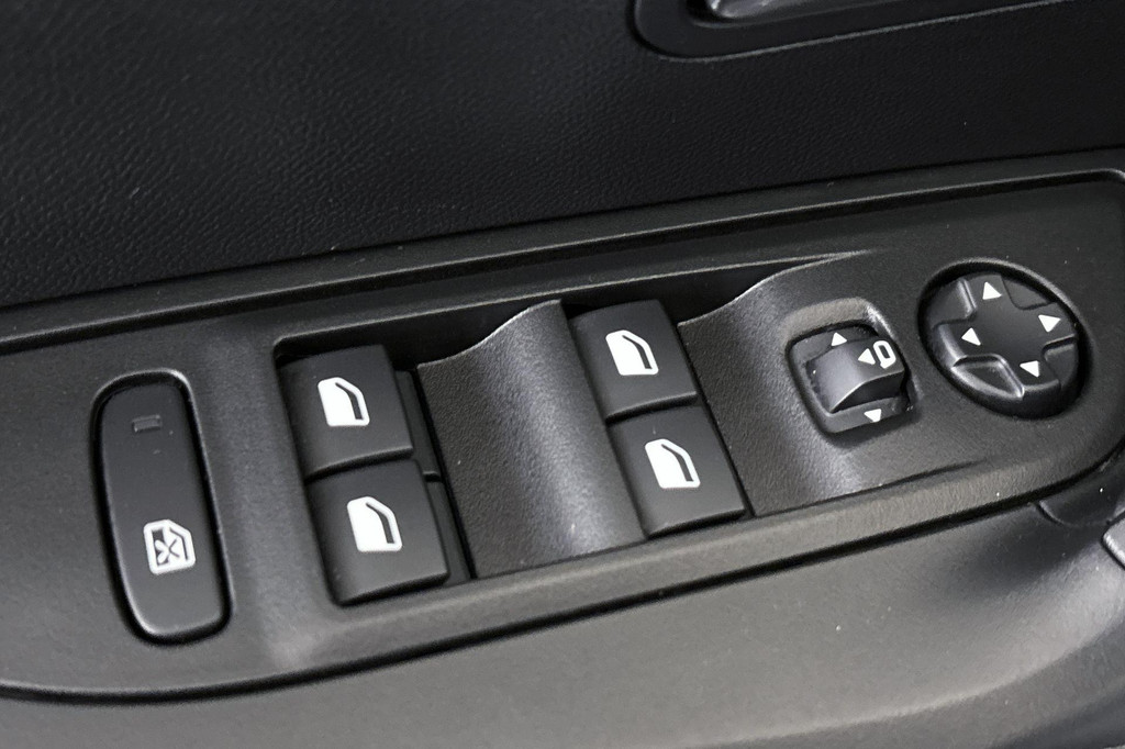 Peugeot e-2008 (KTP82Z) met abonnement