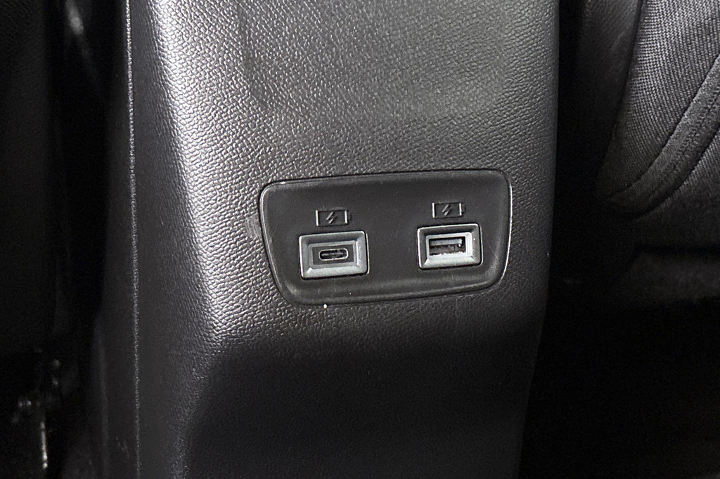 Peugeot e-2008 (KTP82Z) met abonnement