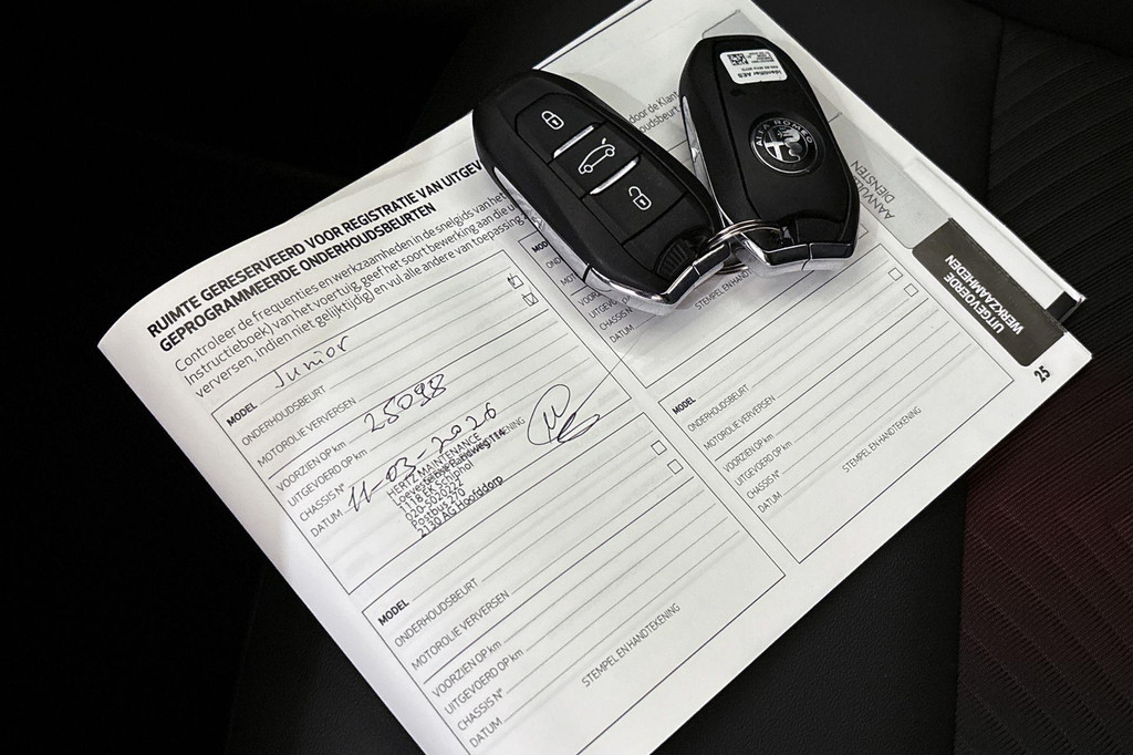 Alfa Romeo Junior (HKF81B) met abonnement
