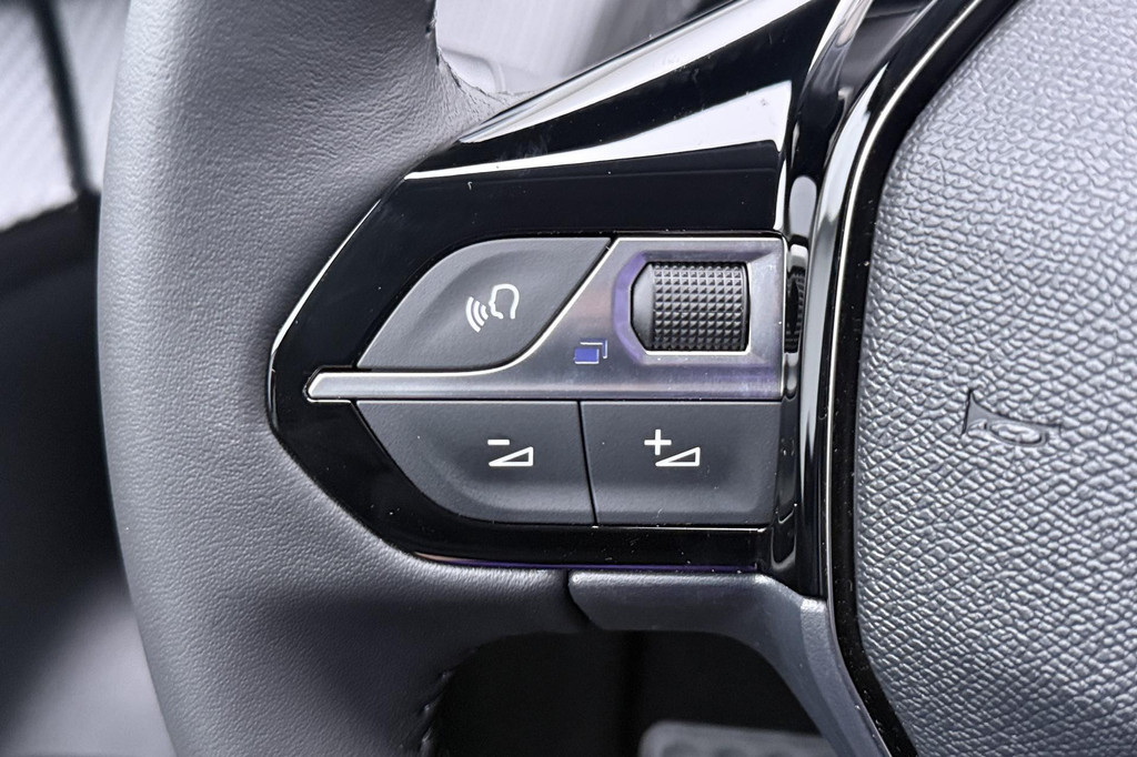 Peugeot 208 (KKJ66N) met abonnement