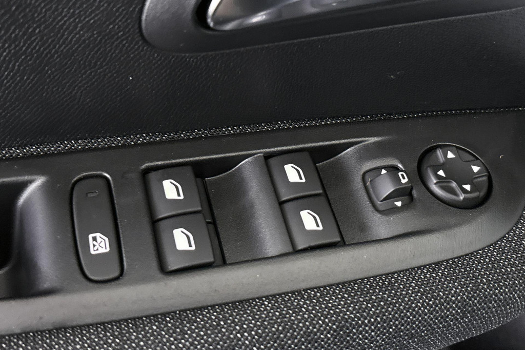 Peugeot e-208 (KNK66T) met abonnement
