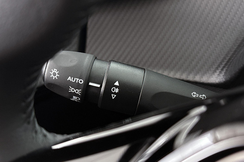 Peugeot e-208 (KNK66T) met abonnement