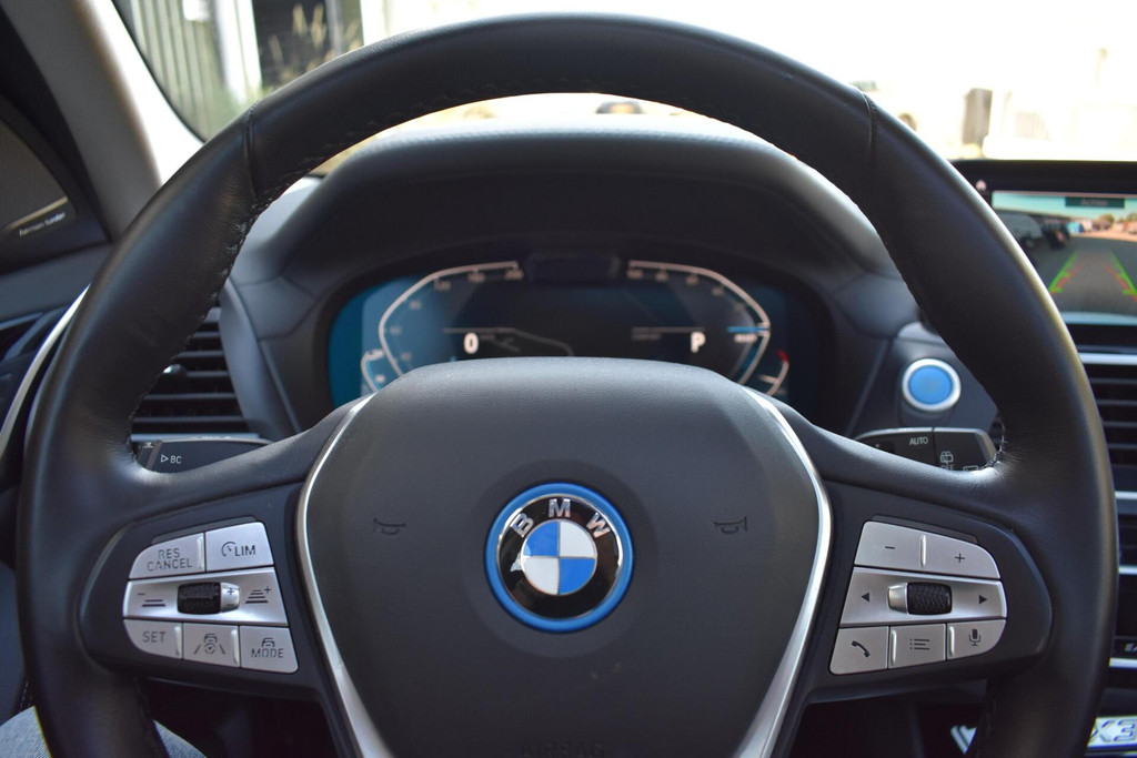 BMW iX3 (L543ZJ) met abonnement