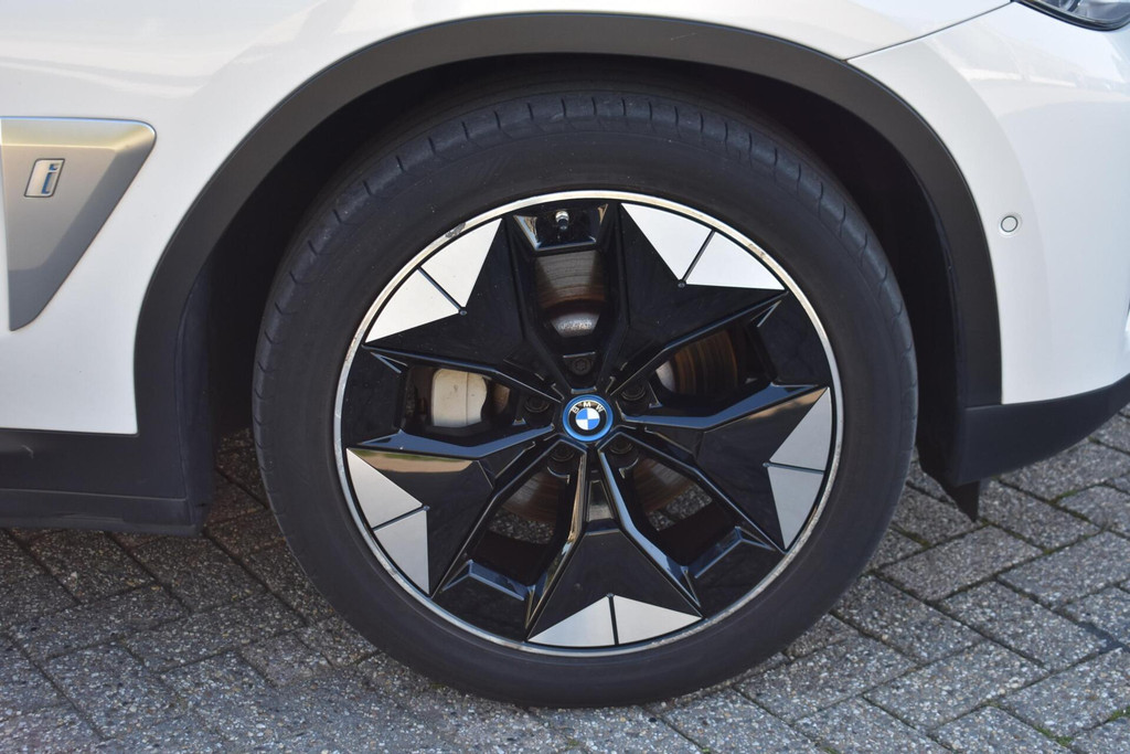 BMW iX3 (L543ZJ) met abonnement