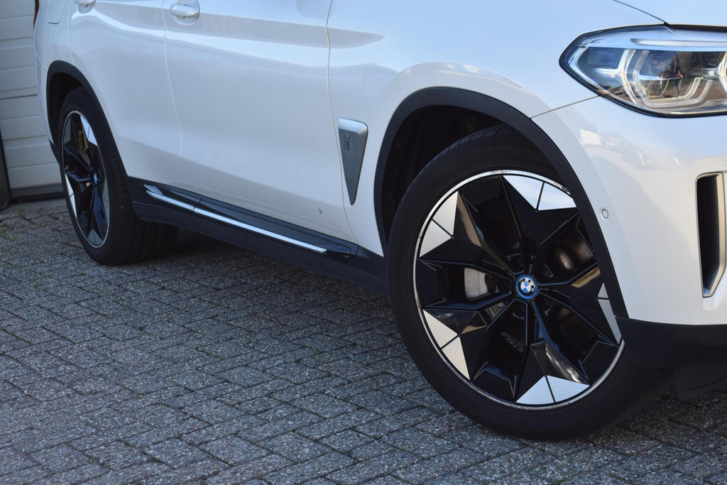 BMW iX3 (L543ZJ) met abonnement