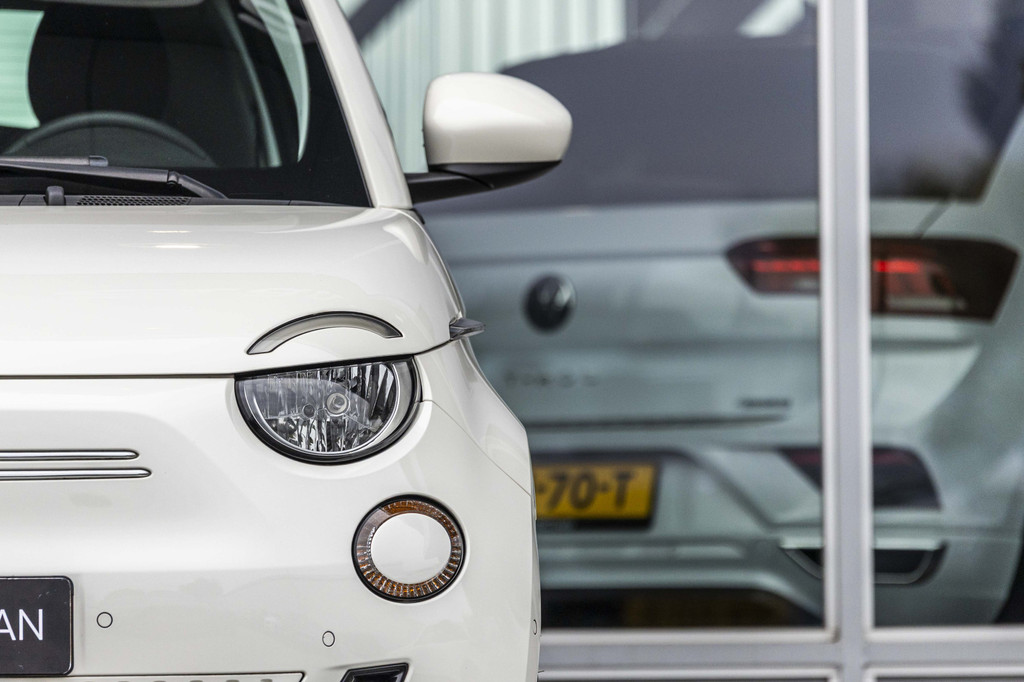 Fiat 500 (KXL40N) met abonnement
