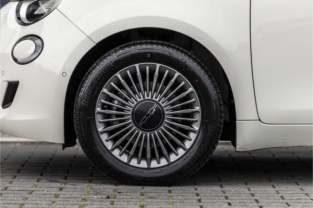 Fiat 500 (KXL40N) met abonnement
