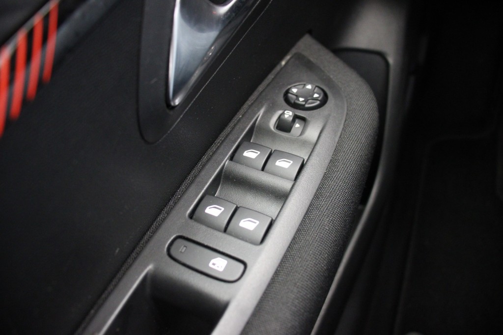 Peugeot 208 (S726FP) met abonnement