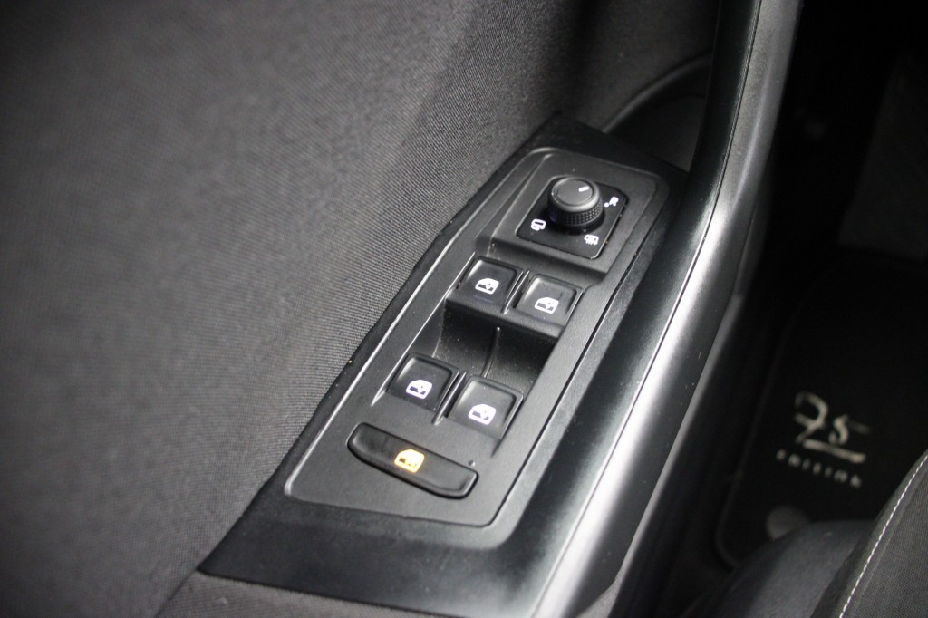 Volkswagen T-Roc (P461XX) met abonnement