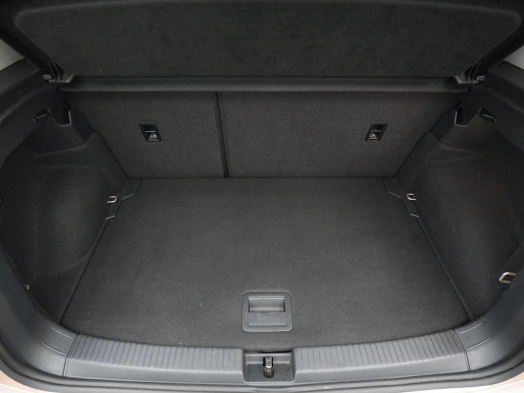 Volkswagen T-Cross (L728RZ) met abonnement