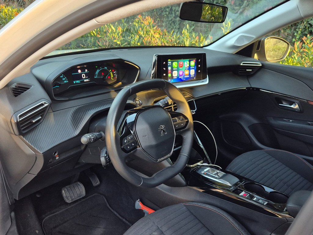 Peugeot e-208 (T555GR) met abonnement