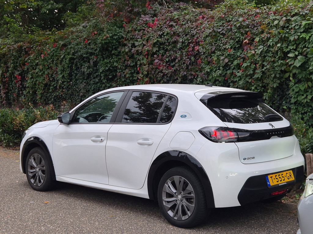 Peugeot e-208 (T555GR) met abonnement