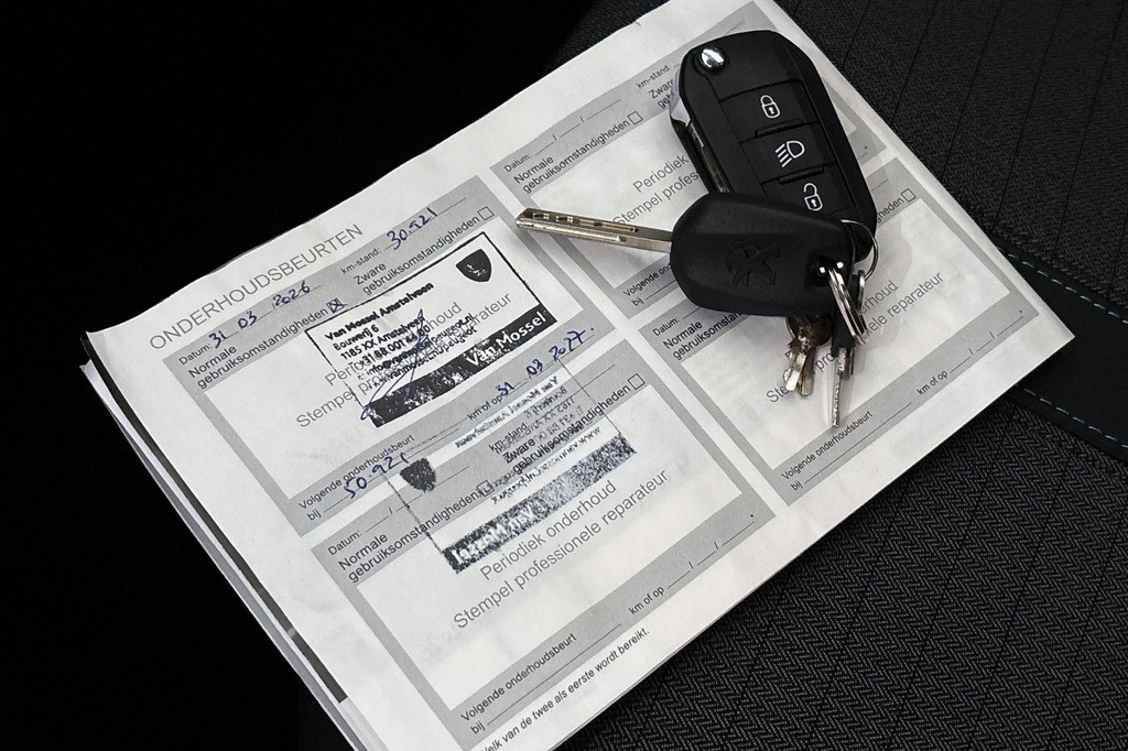 Peugeot 208 (R983KH) met abonnement