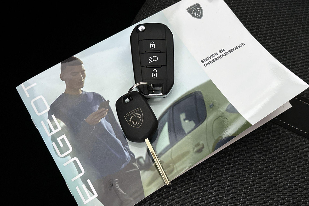 Peugeot 208 (HVD53Z) met abonnement