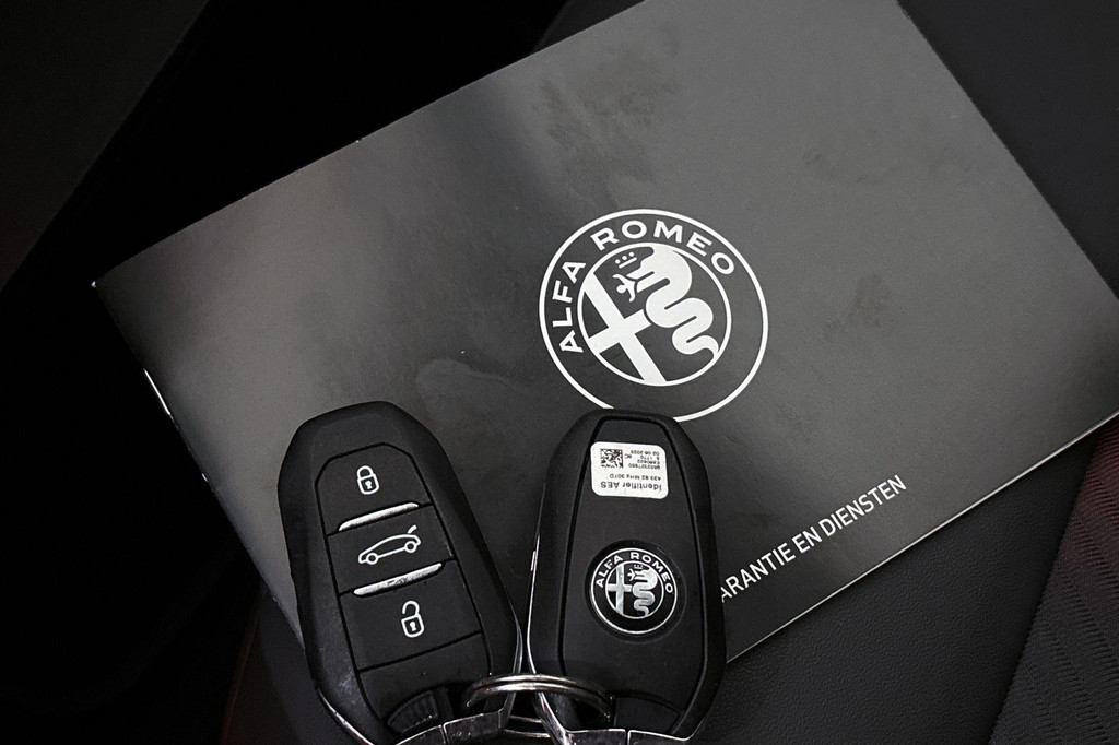 Alfa Romeo Junior (HVP01B) met abonnement