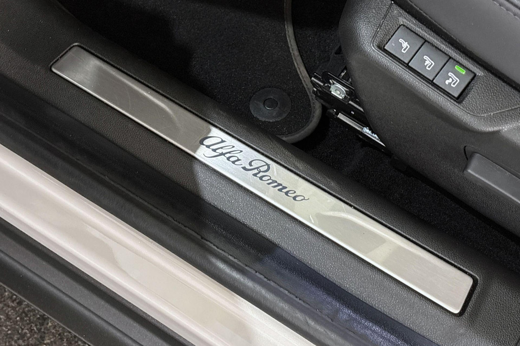 Alfa Romeo Junior (HKF80B) met abonnement