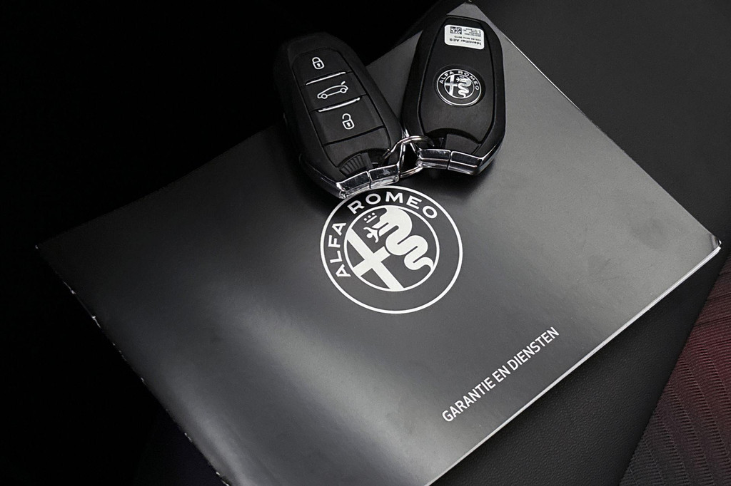 Alfa Romeo Junior (HKF80B) met abonnement