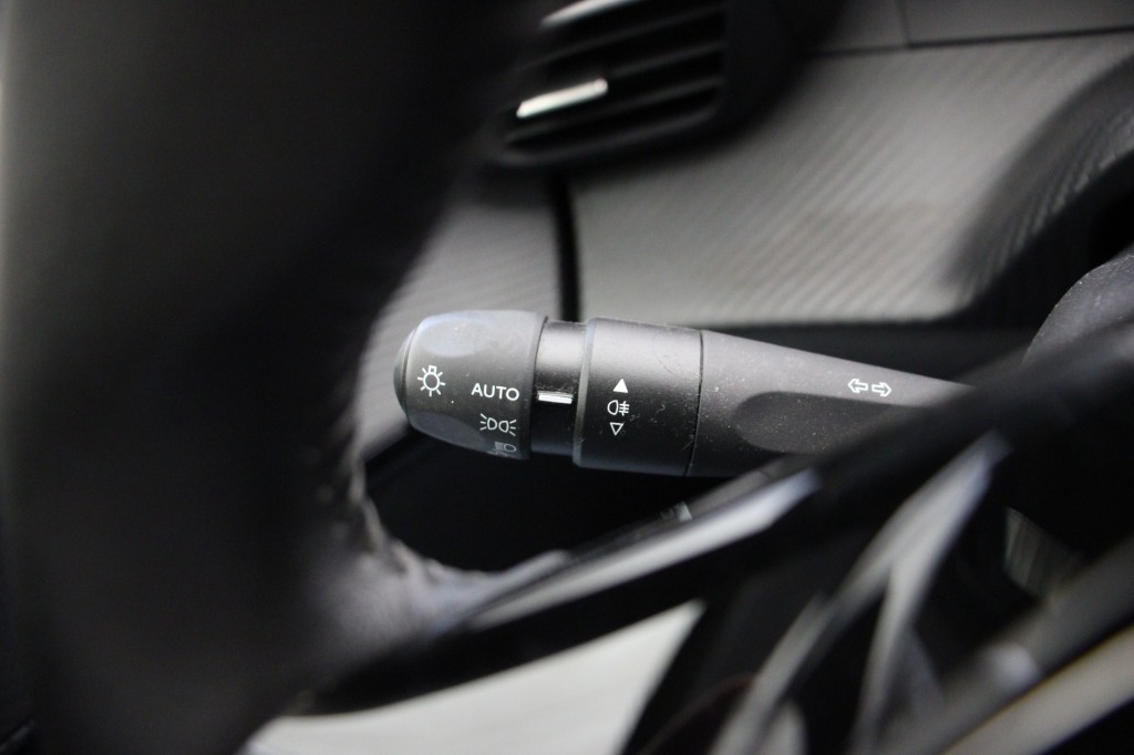 Peugeot 208 (T053DJ) met abonnement