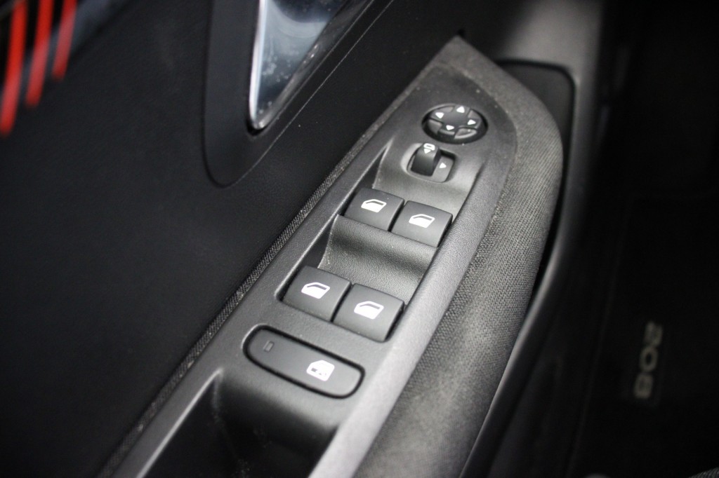 Peugeot 208 (T053DJ) met abonnement