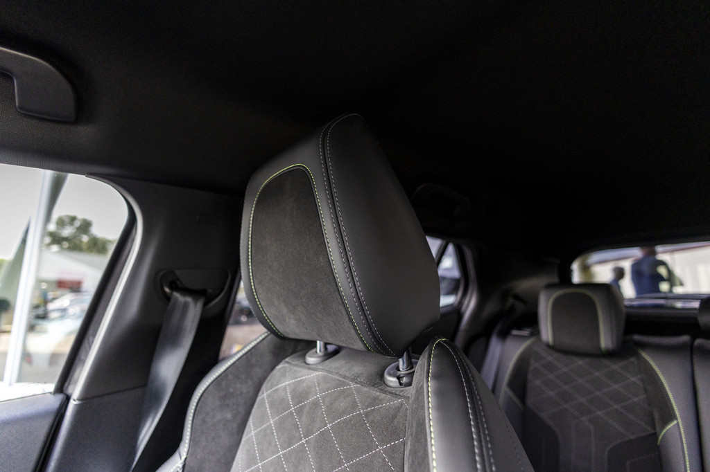 Peugeot 2008 (P377JK) met abonnement