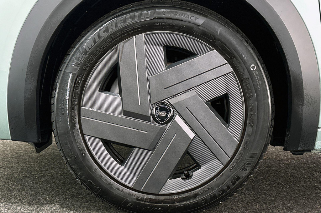 Lancia Ypsilon (HXF16L) met abonnement