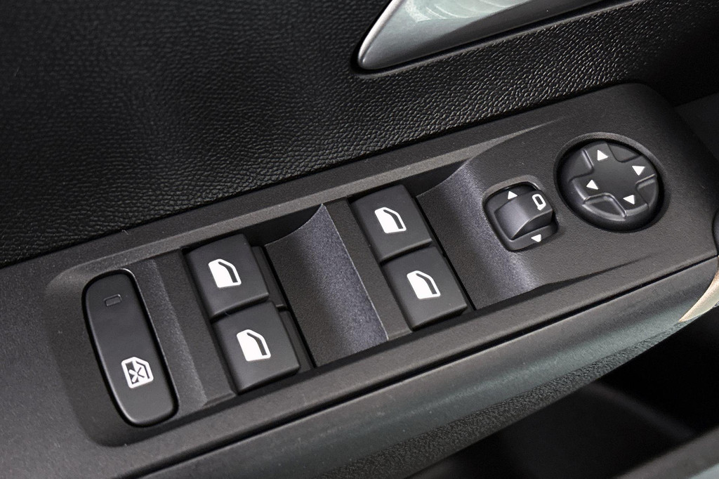 Lancia Ypsilon (HXF16L) met abonnement