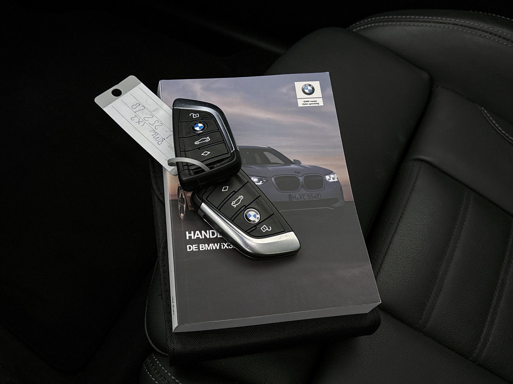 BMW iX3 (L252LB) met abonnement