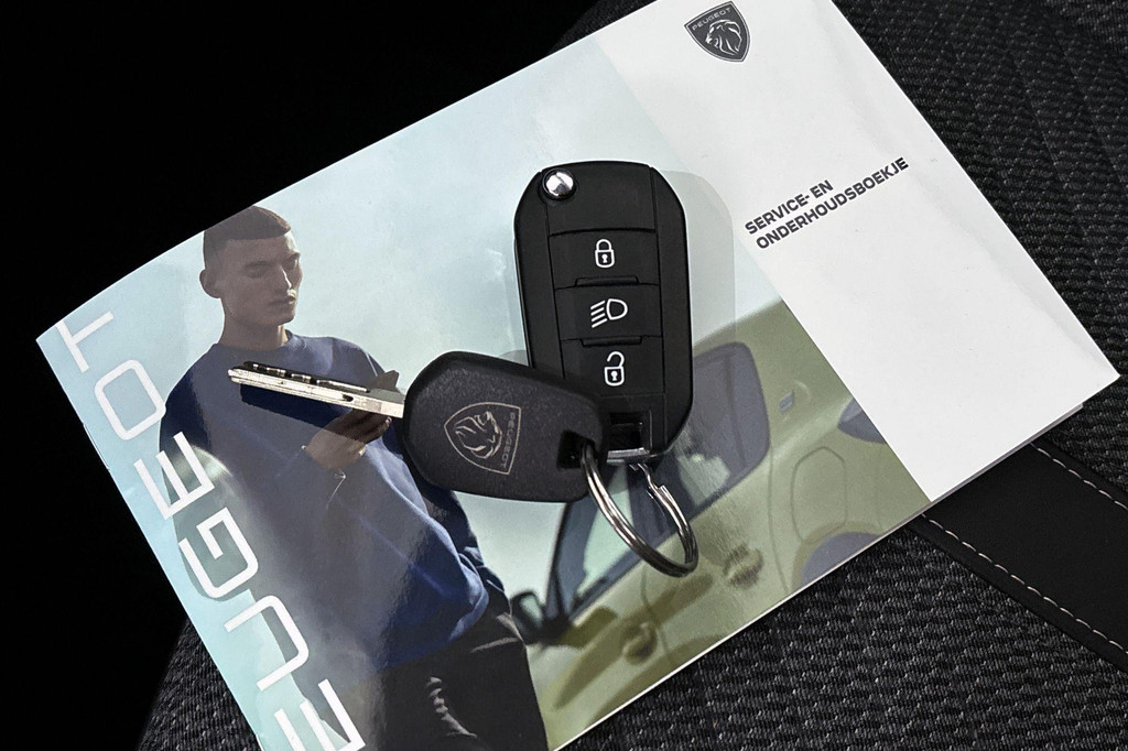 Peugeot 208 (HGJ76F) met abonnement