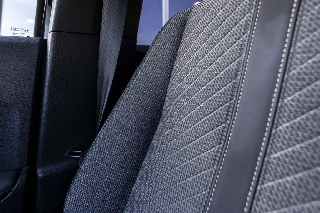 Peugeot e-2008 (KZR60H) met abonnement