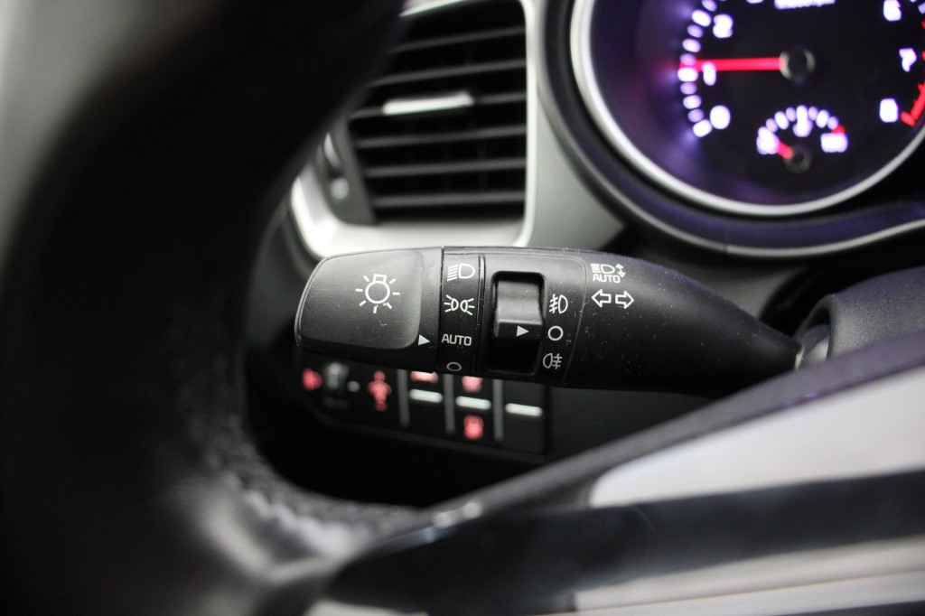 Kia Ceed (R063BG) met abonnement
