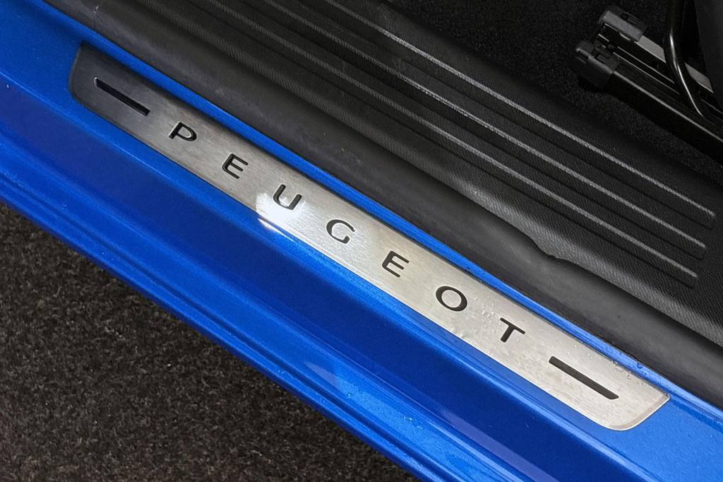 Peugeot e-2008 (L340JX) met abonnement